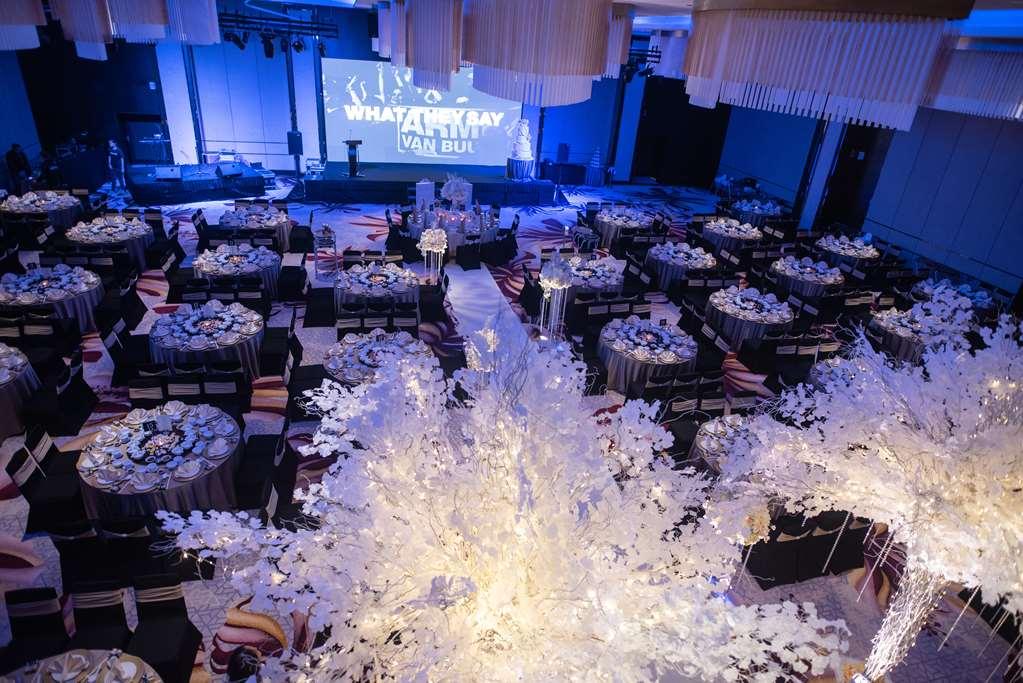 Pavilion Hotel Kuala Lumpur Managed By Banyan Tree Екстериор снимка The 2011 awards ceremony