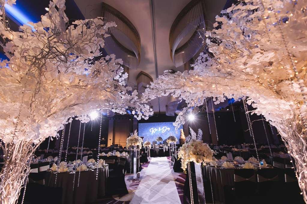Pavilion Hotel Kuala Lumpur Managed By Banyan Tree Екстериор снимка Wedding reception at the Grand Ballroom