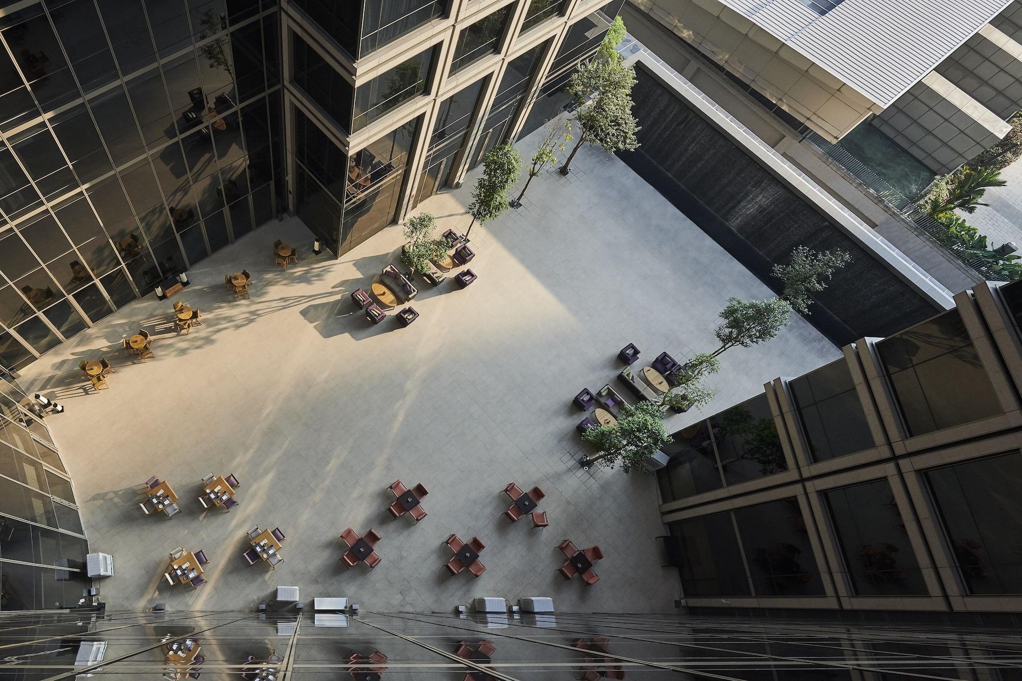 Pavilion Hotel Kuala Lumpur Managed By Banyan Tree Екстериор снимка The atrium of the new building